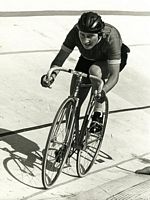 Maggie Thompson winning the National Pursuit title 1977
